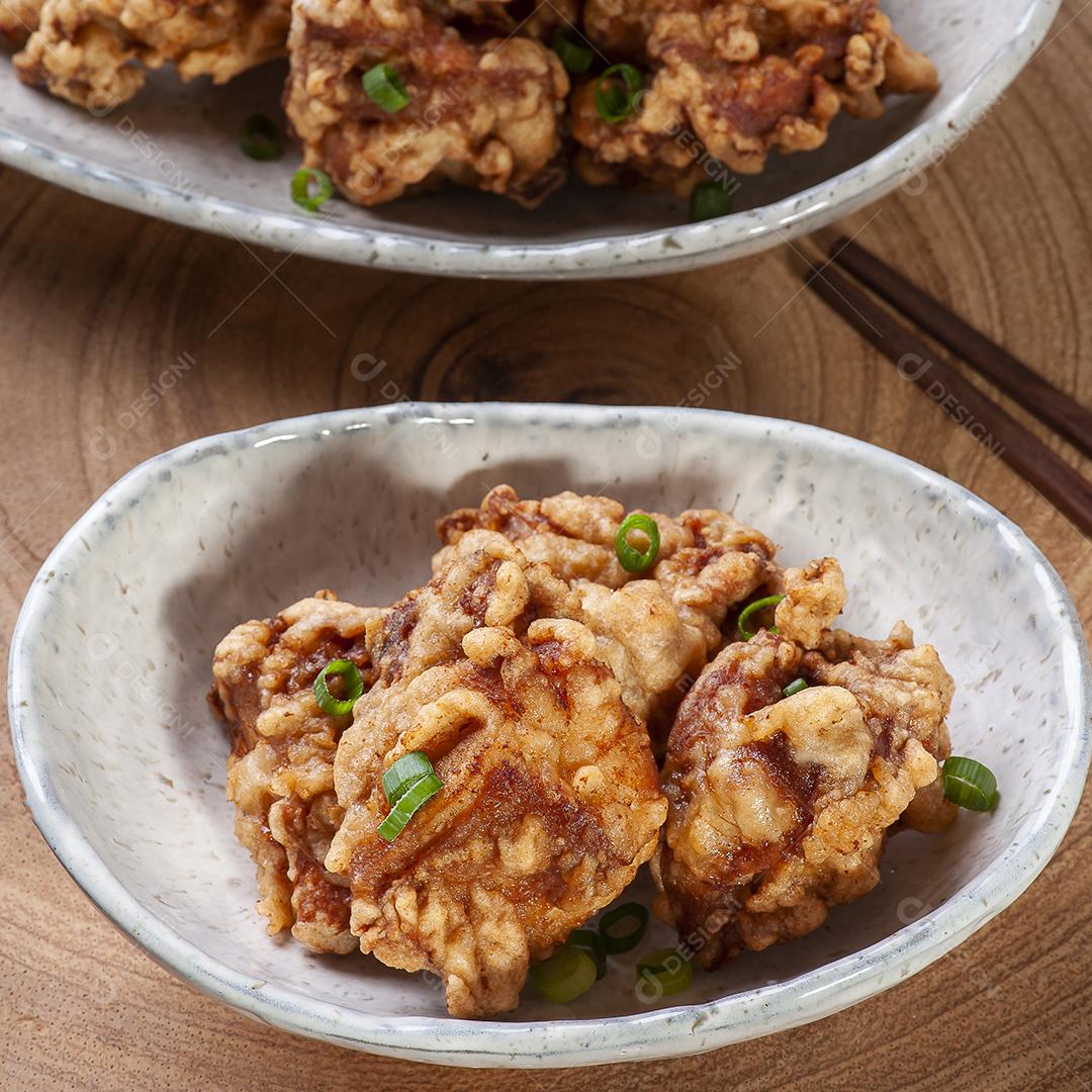 O Karaage. Frango frito japonês típico JPG