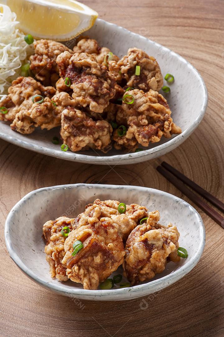O Karaage. Frango frito japonês típico JPG