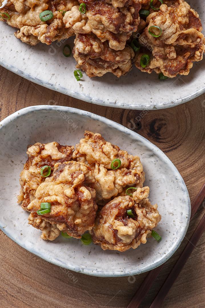 O Karaage. Frango frito japonês típico JPG