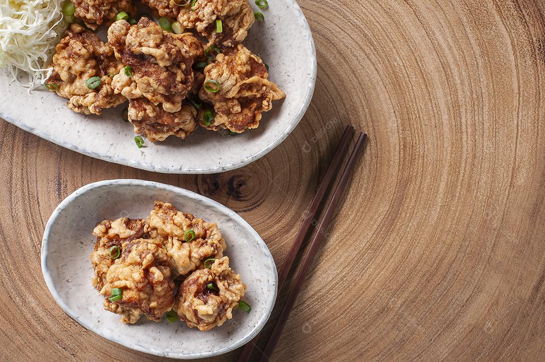 O Karaage. Frango frito japonês típico JPG