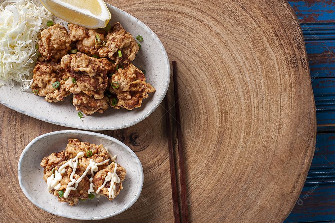 O Karaage. Frango frito japonês típico JPG