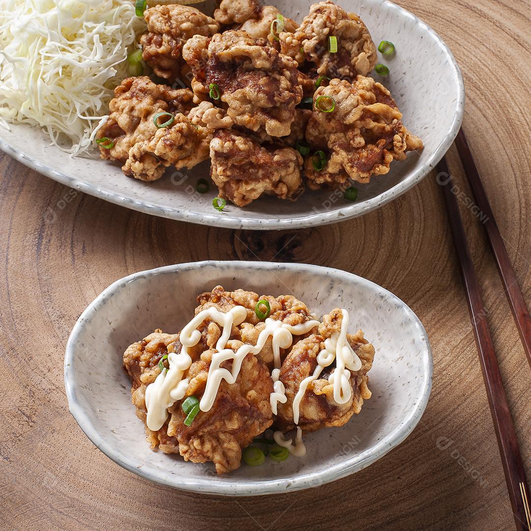 O Karaage. Frango frito japonês típico JPG