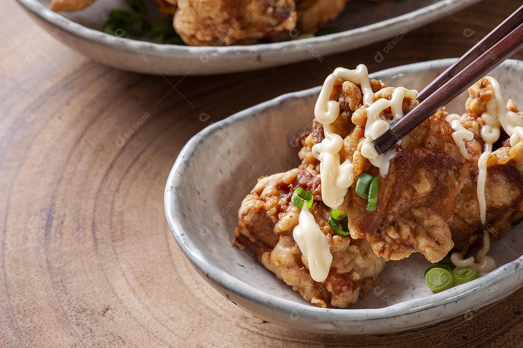 O Karaage. Frango frito japonês típico JPG