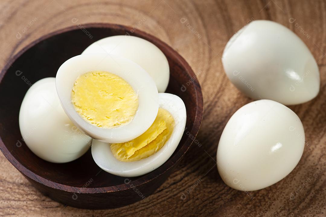 Ovos de codorna cozidos JPG