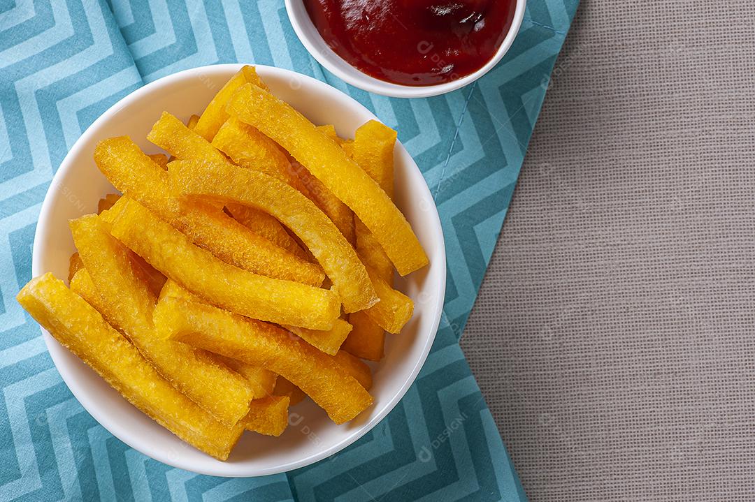 Polenta frita. Aperitivo da culinária brasileira JPG