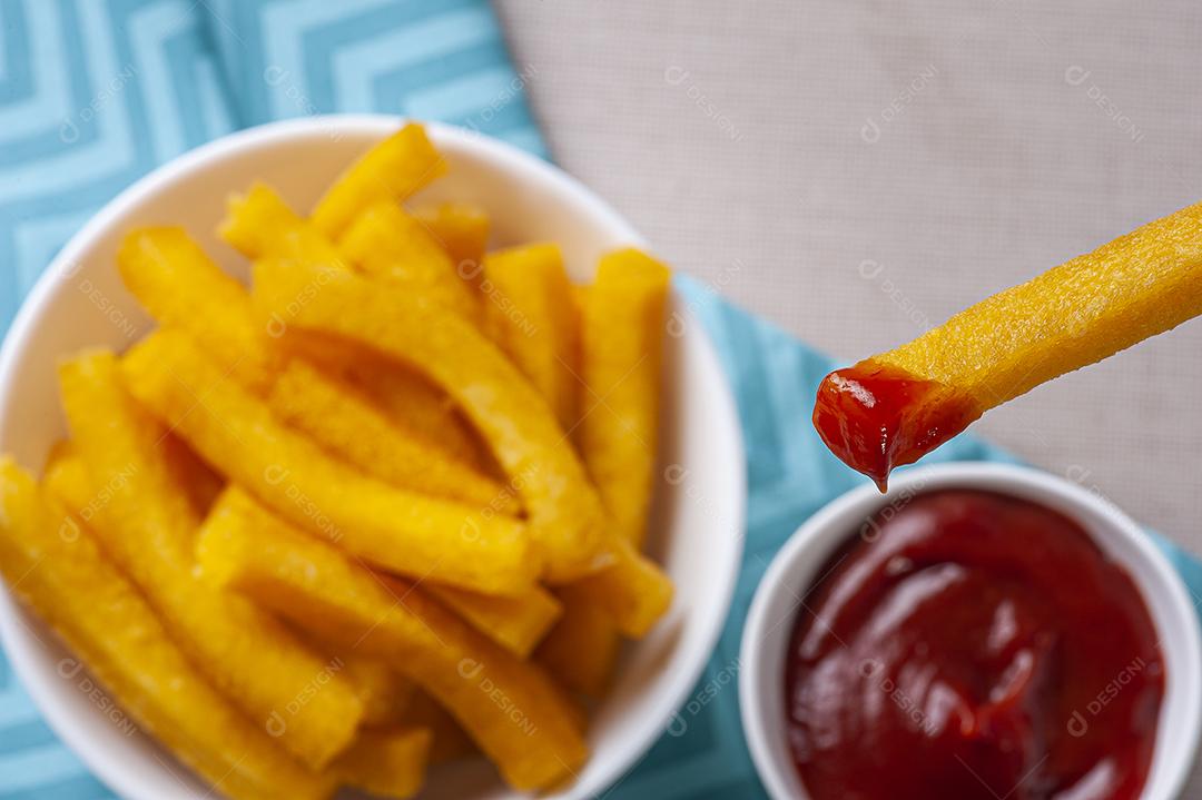 Polenta frita. Aperitivo da culinária brasileira JPG