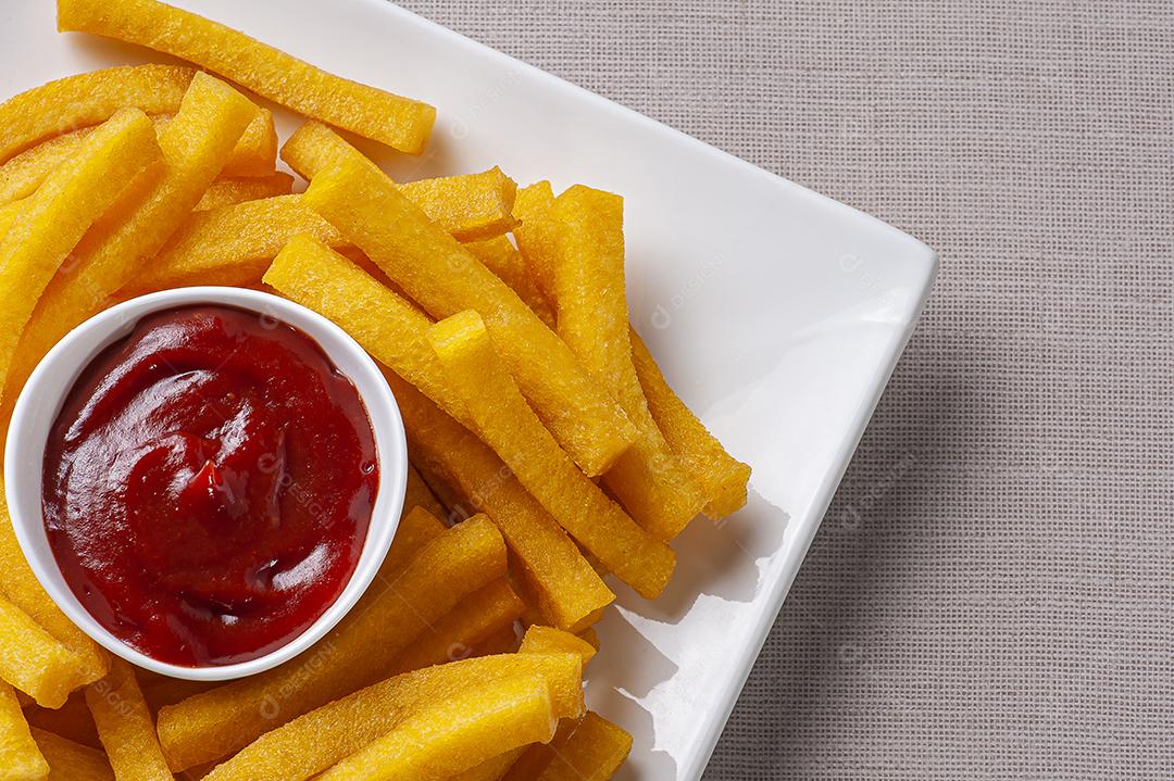 Polenta frita. Aperitivo da culinária brasileira JPG