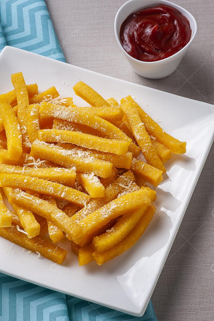 Polenta frita. Aperitivo da culinária brasileira JPG