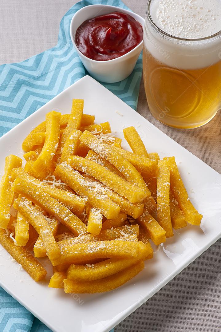 Polenta frita. Aperitivo da culinária brasileira JPG