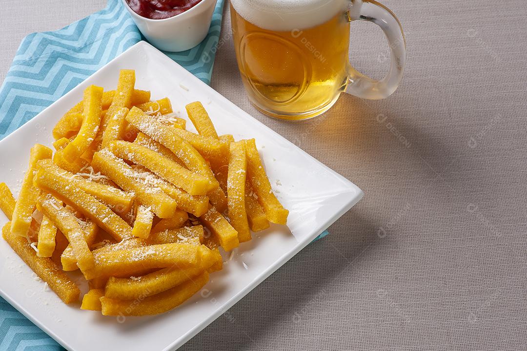 Polenta frita. Aperitivo da culinária brasileira JPG