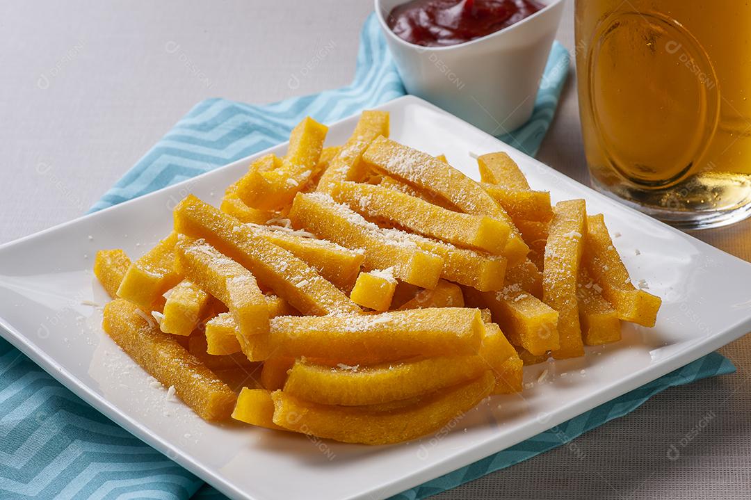 Polenta frita. Aperitivo da culinária brasileira JPG