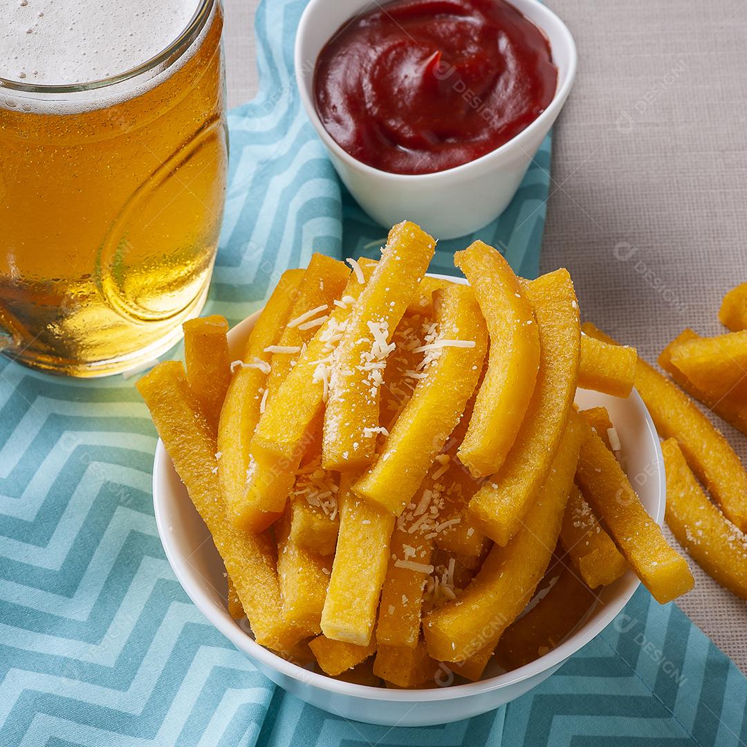 Polenta frita. Aperitivo da culinária brasileira JPG