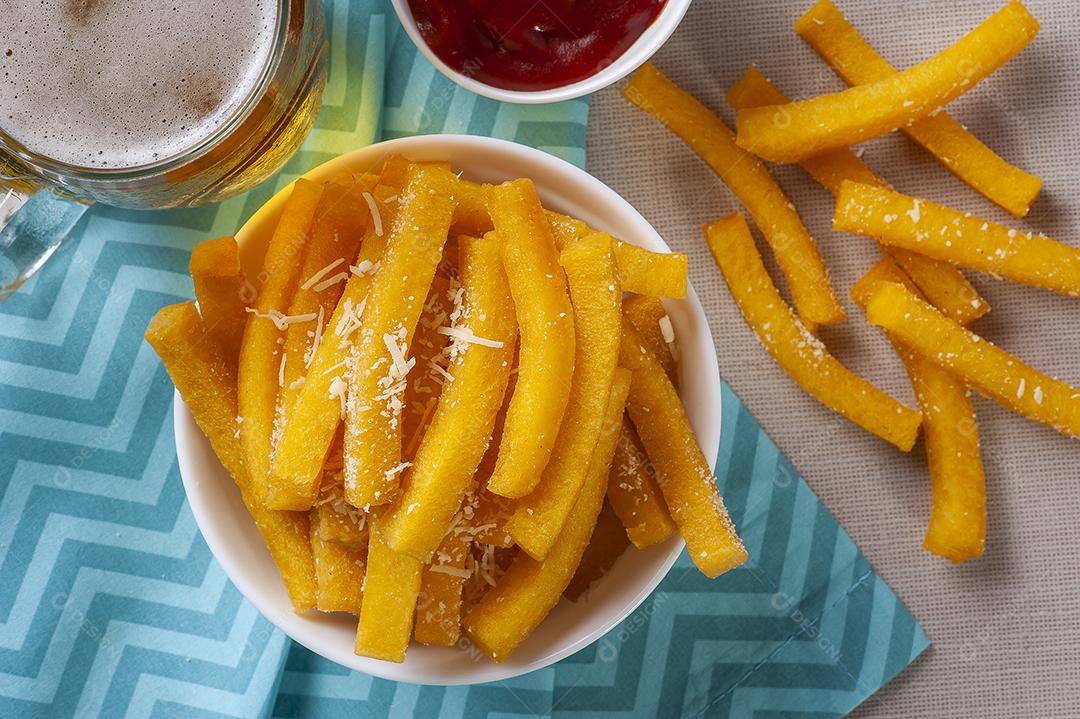 Polenta frita. Aperitivo da culinária brasileira JPG