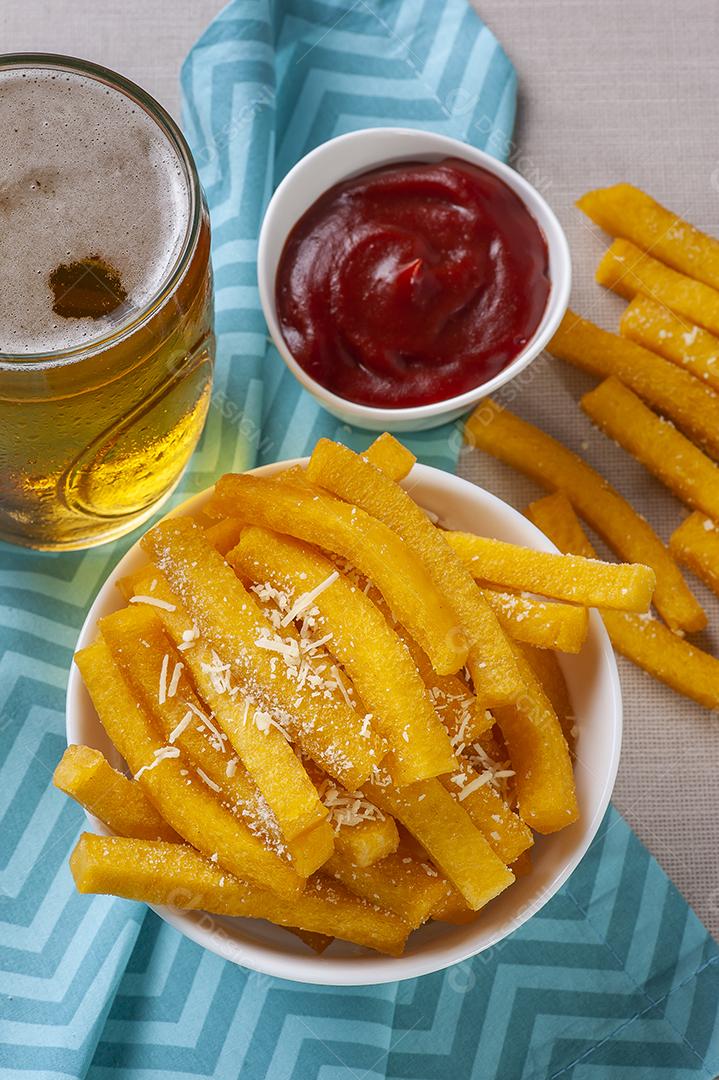 Polenta frita. Aperitivo da culinária brasileira JPG
