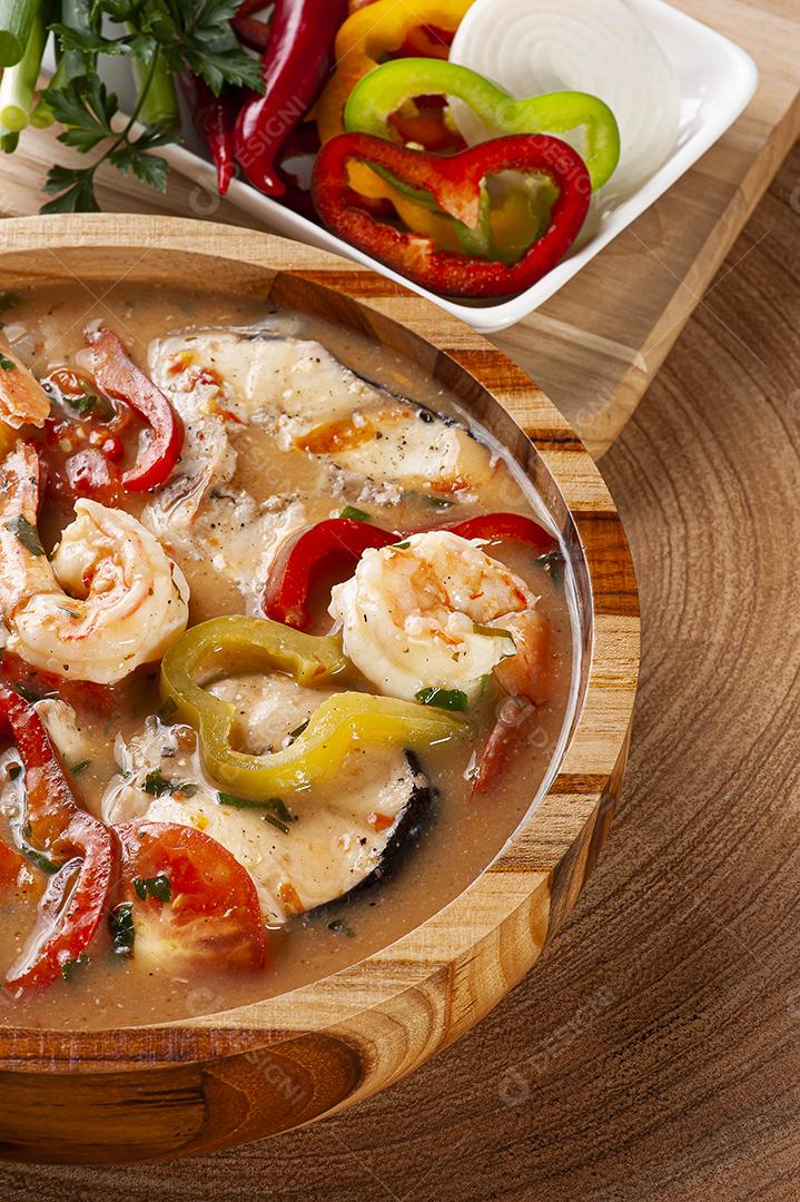 Prato típico da culinária brasileira chamado Moqueca de Peixe JPG