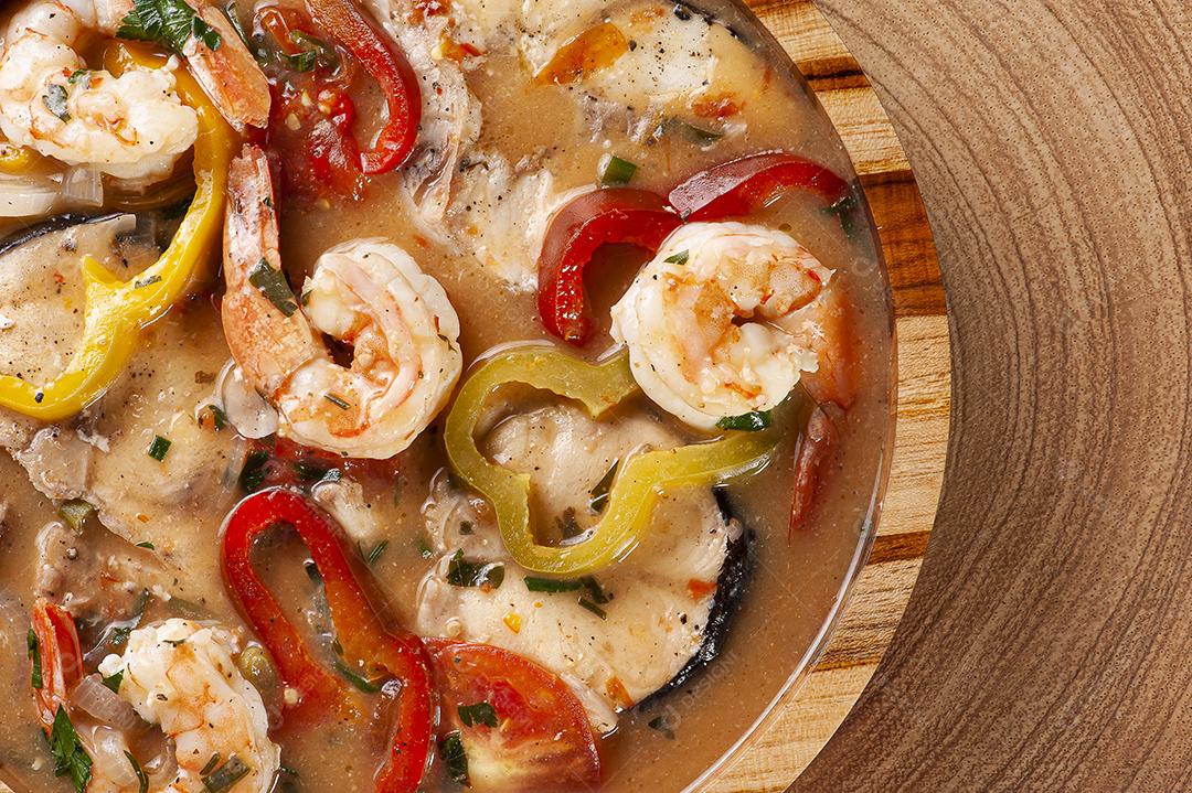 Prato típico da culinária brasileira chamado Moqueca de Peixe JPG