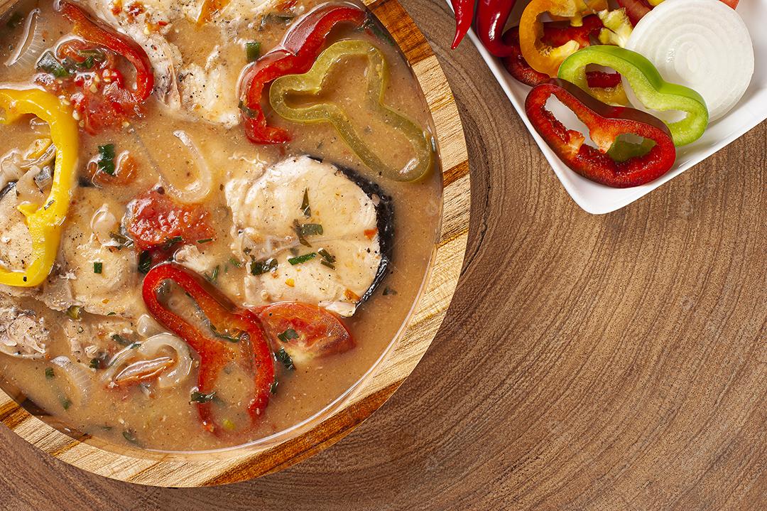 Prato típico da culinária brasileira chamado Moqueca de Peixe JPG