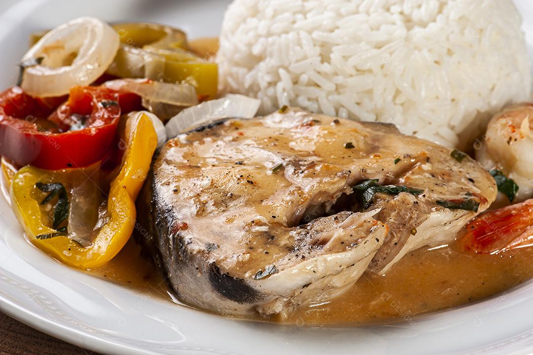 Prato típico da culinária brasileira chamado Moqueca de Peixe JPG