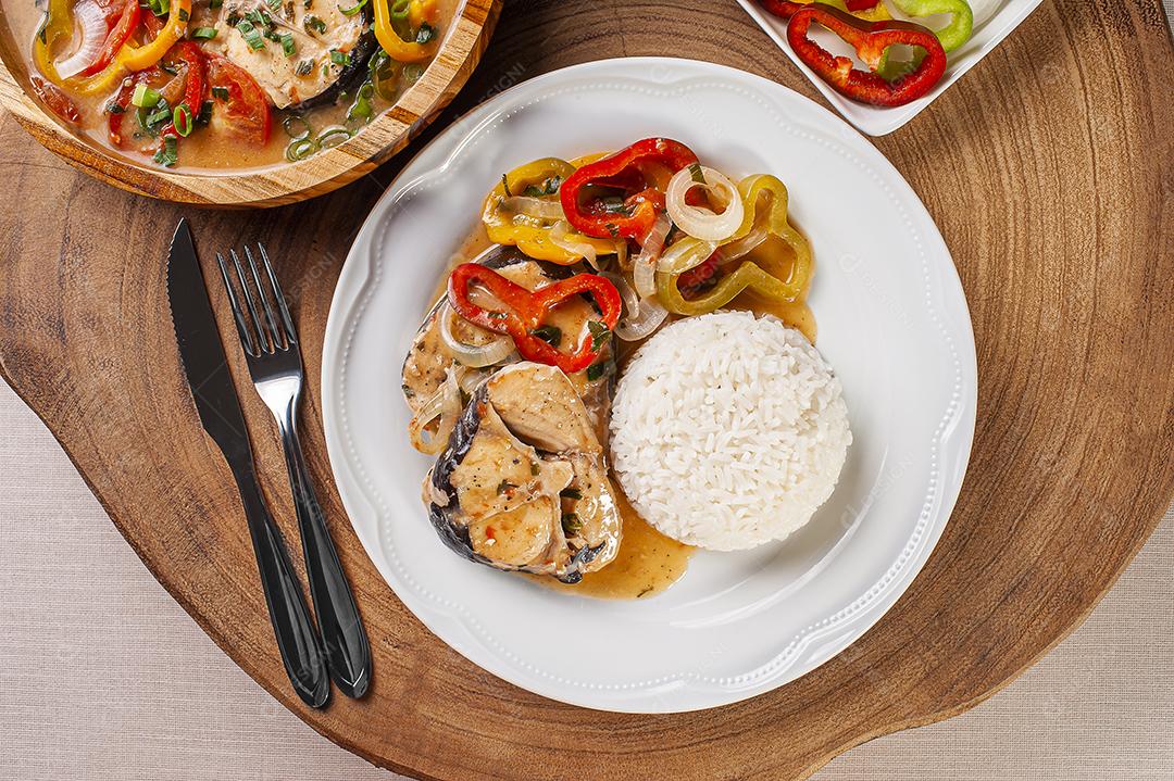 Prato típico da culinária brasileira chamado Moqueca de Peixe JPG