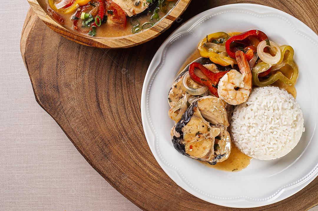 Prato típico da culinária brasileira chamado Moqueca de Peixe JPG