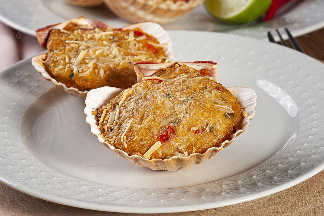 Prato tradicional brasileiro chamado Casquinha de siri. Farinha de caranguejo JPG