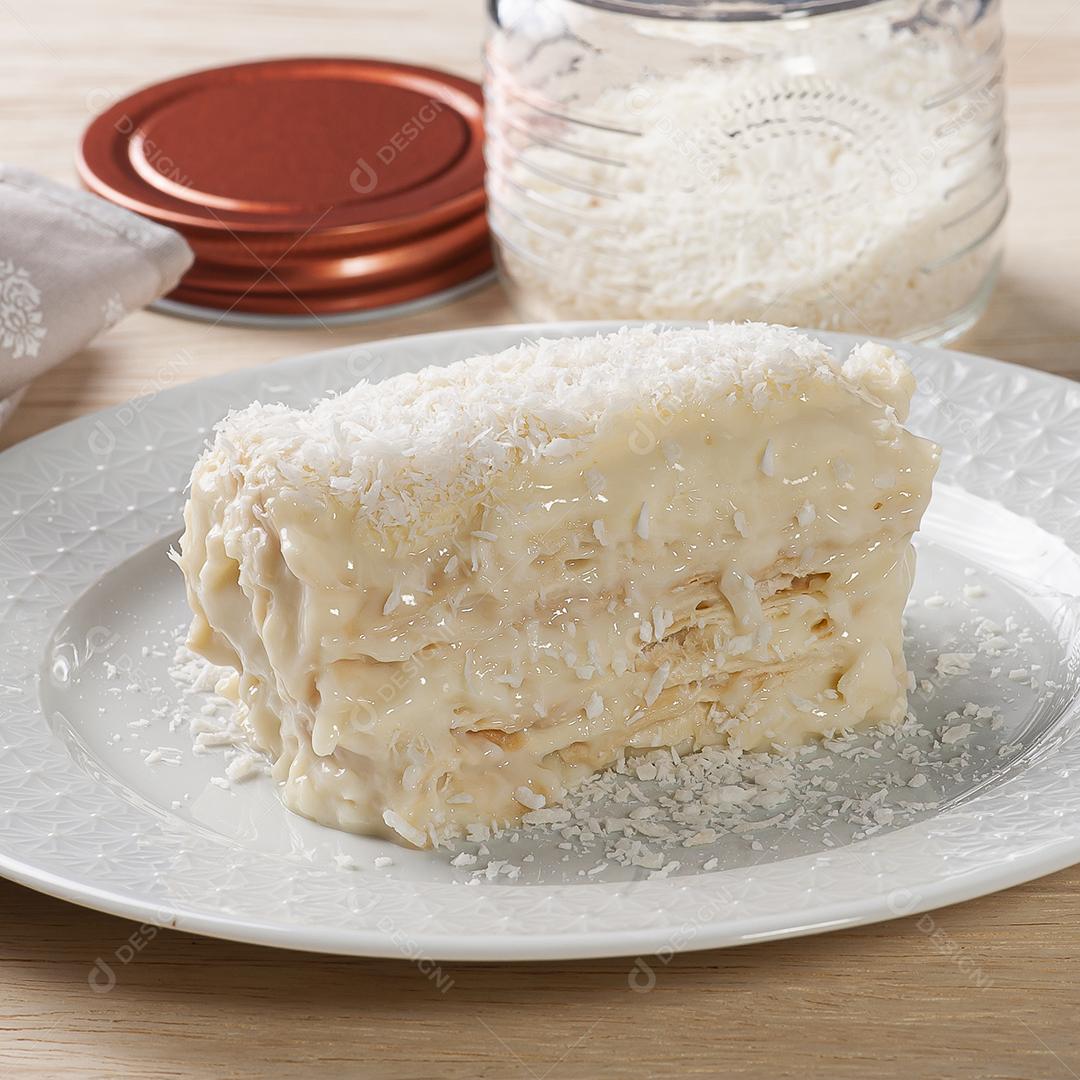 Bolo de coco feito com massa folhada e conhecido no Brasil JPG