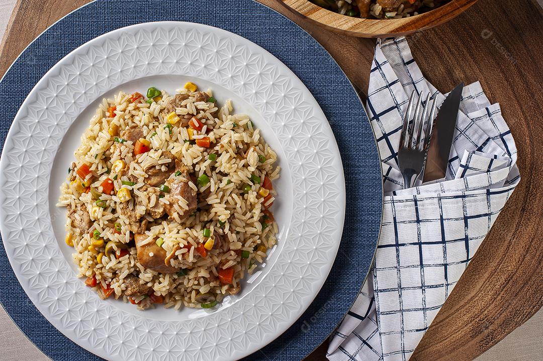 Arroz com frango, comida típica brasileira - Galinhada JPG