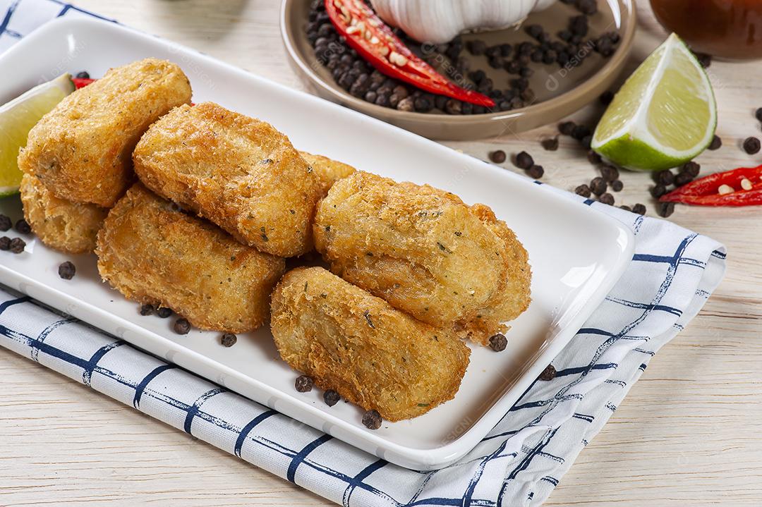 Bolo de bacalhau, muito tradicional na culinária portuguesa JPG