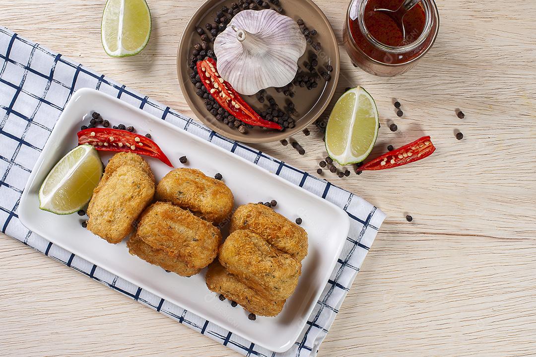 Bolo de bacalhau, muito tradicional na culinária portuguesa JPG