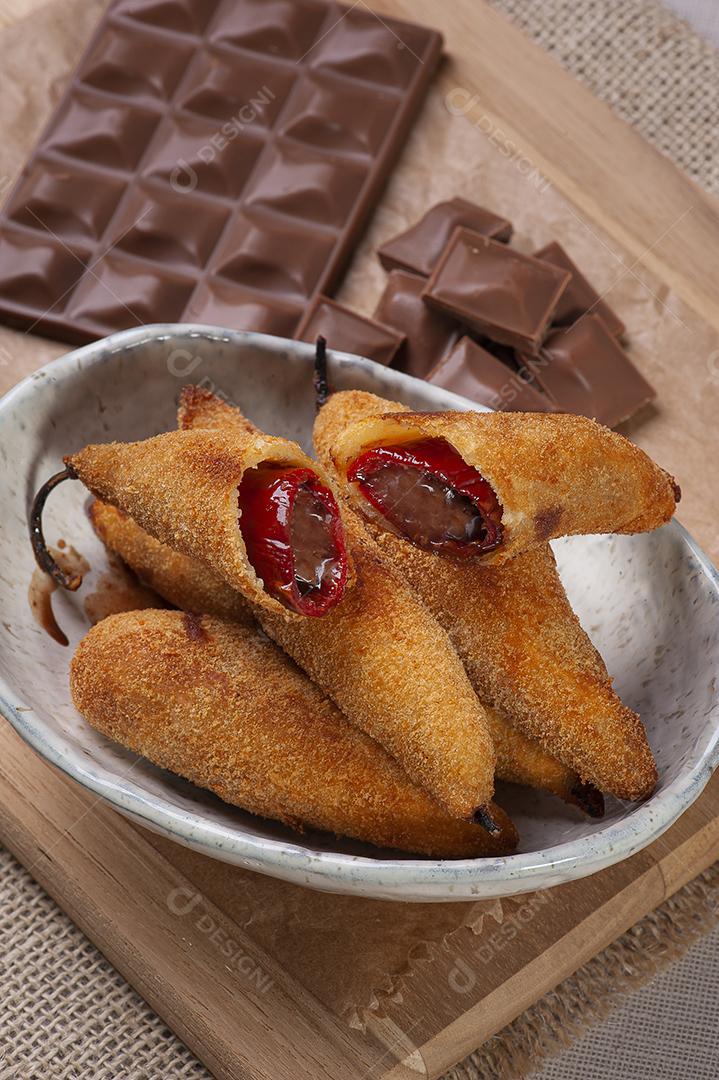 Pimenta frita com recheio de chocolate JPG