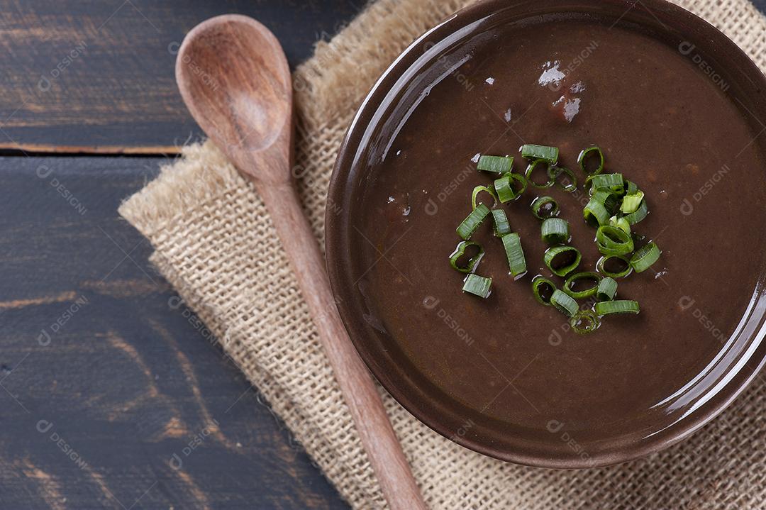 Delicioso prato da culinária brasileira chamado Caldo de Feijão JPG