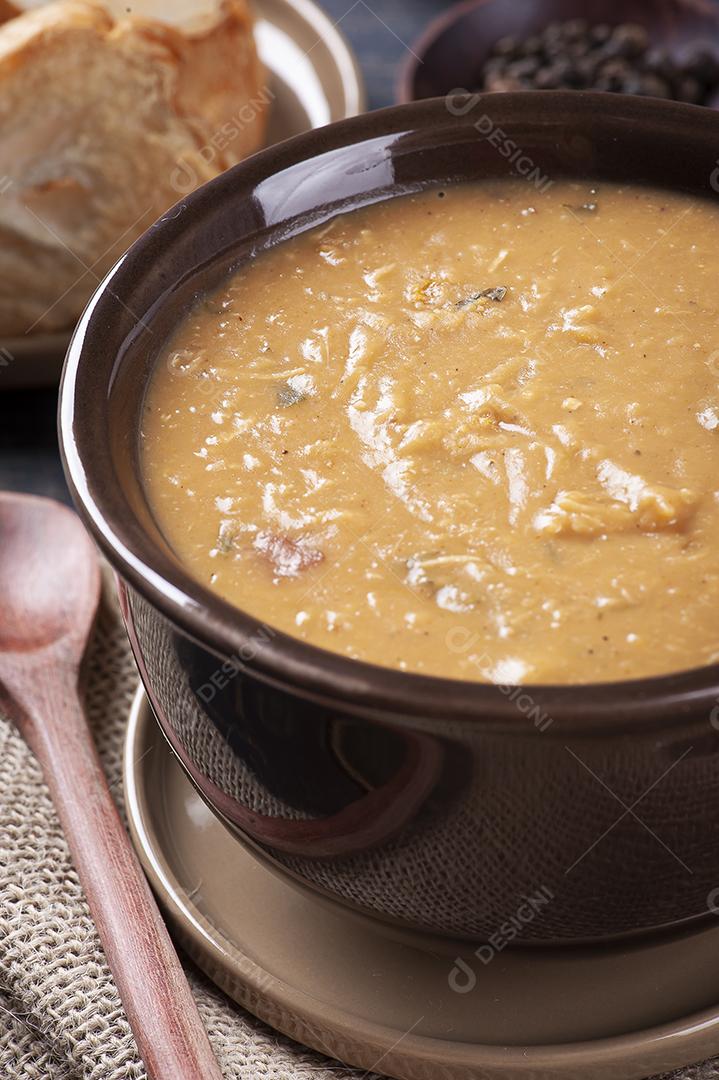 Delicioso prato da culinária brasileira chamado Caldo de Feijão JPG