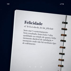 Frase Motivacional Felicidade Social Media PSD Editável