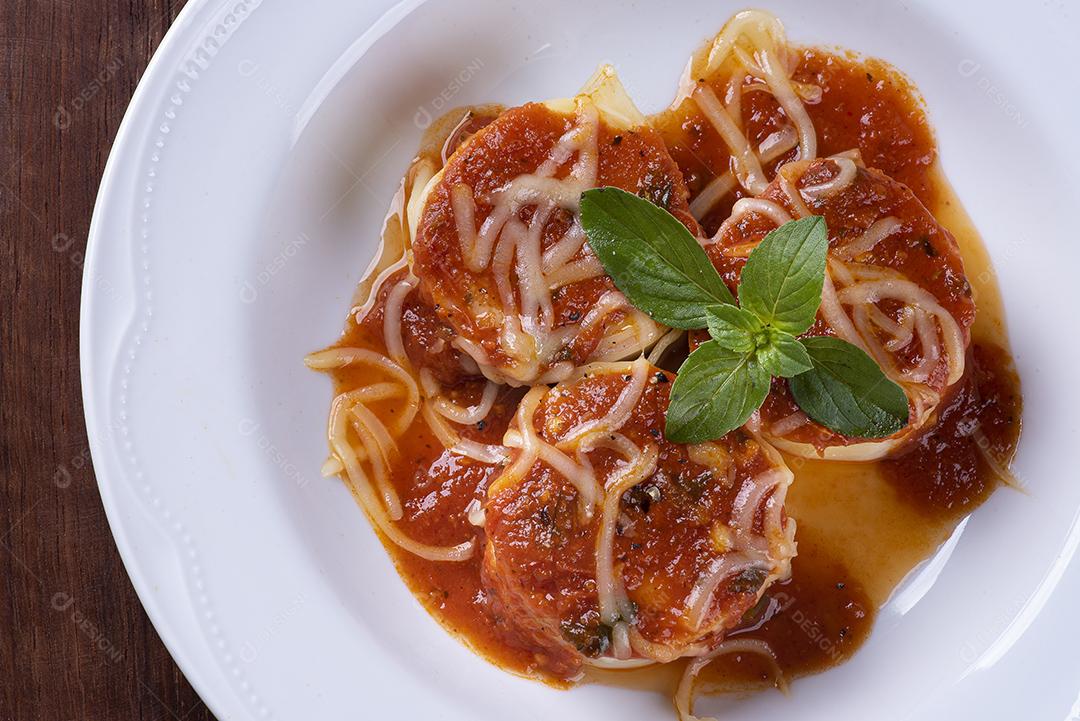 Rondelli, um prato tradicional de massas da culinária italiana                                                    JPG