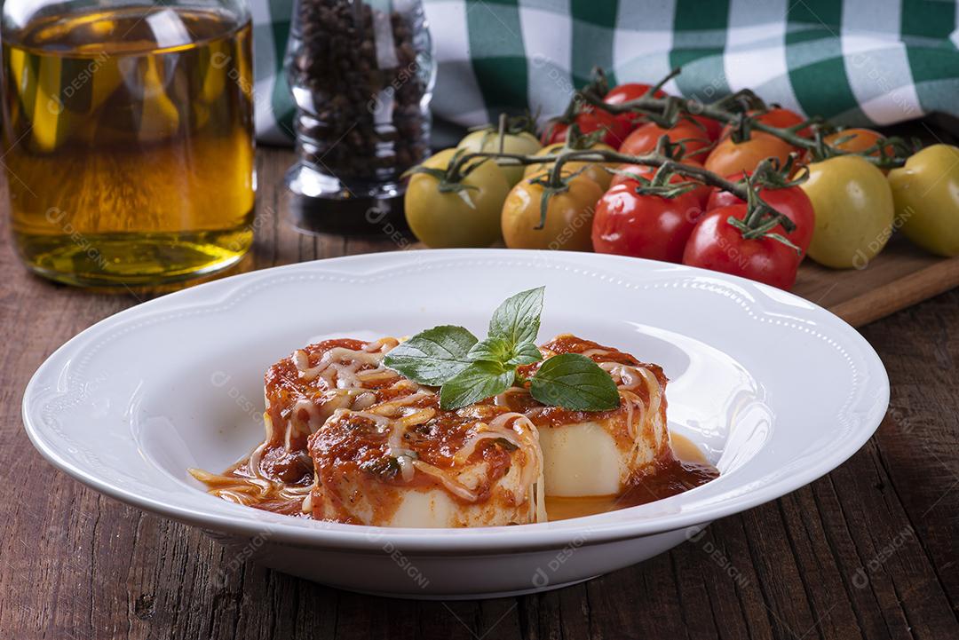 Rondelli, um prato tradicional de massas da culinária italiana                                                    JPG