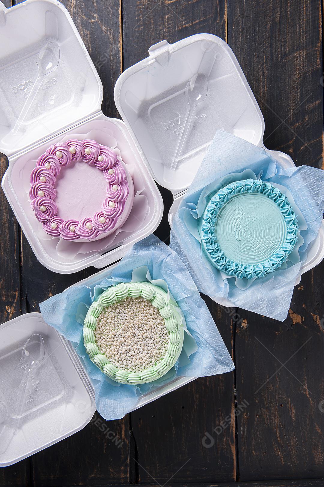 Bolo pequeno numa lancheira originário da Ásia