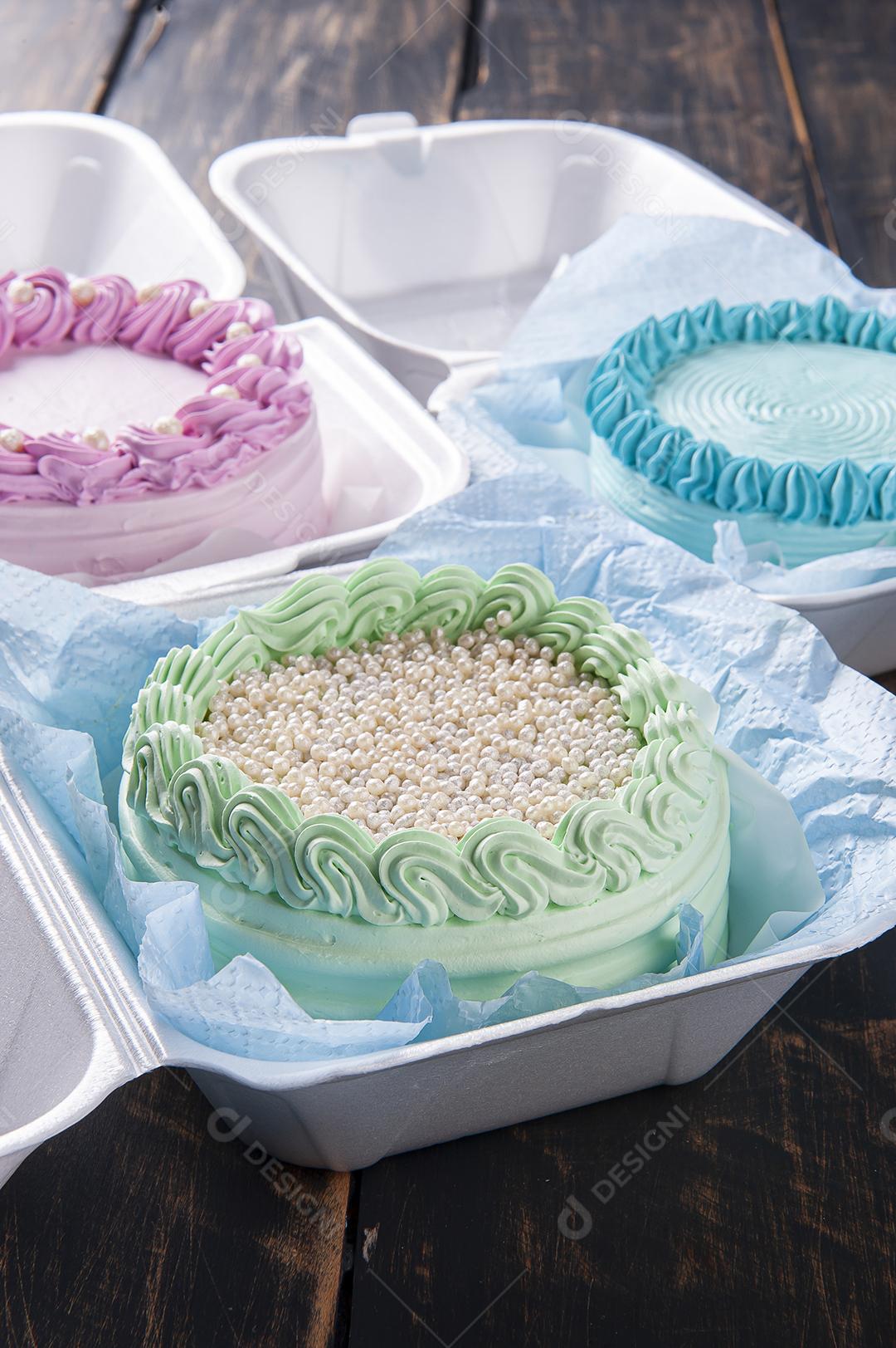 Bolo pequeno numa lancheira originário da Ásia