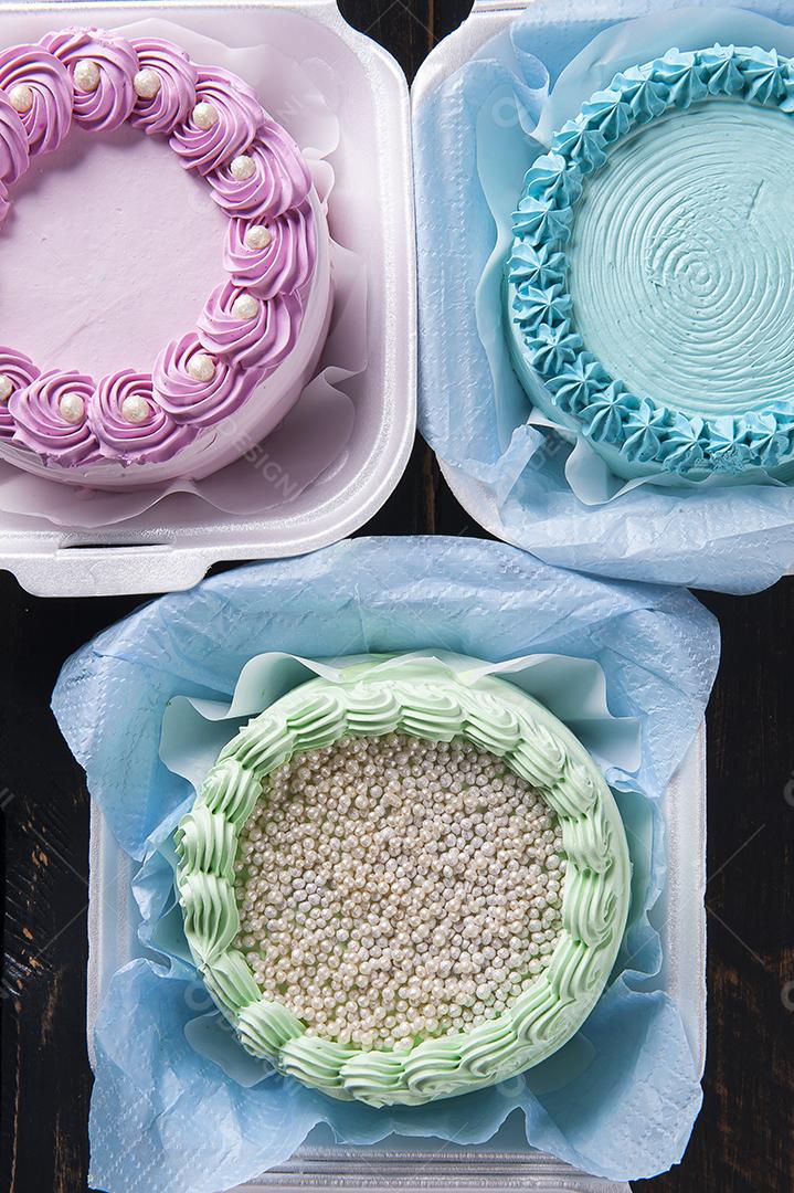 Bolo Bento. Bolo pequeno em uma lancheira originária da Ásia JPG