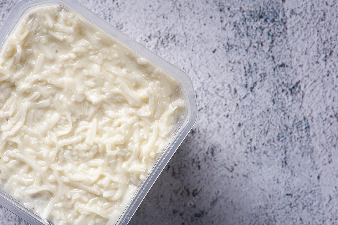 Bolo de coco na panela para entrega JPG