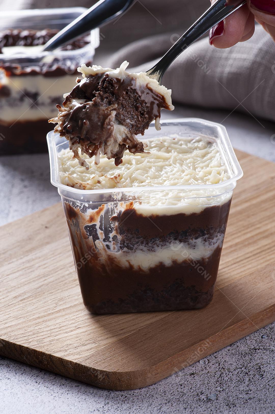 Bolo de coco no pote