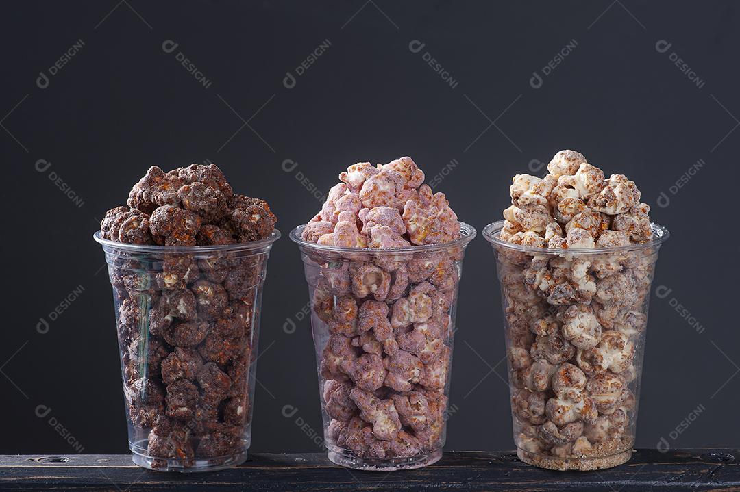 Pipoca doce gourmet em copo de plástico JPG