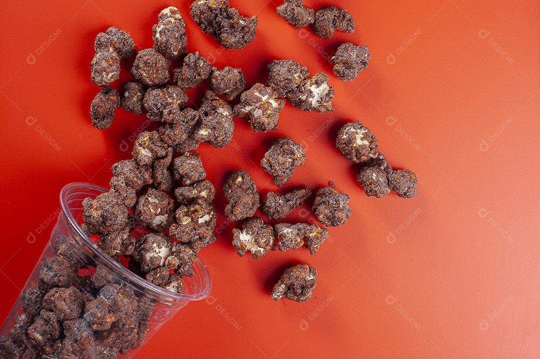 Pipoca doce gourmet em copo de plástico JPG