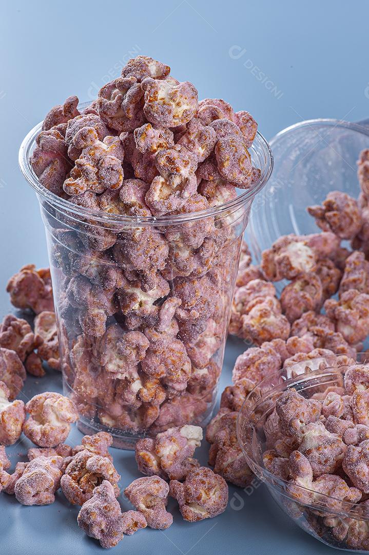 Pipoca doce gourmet na foto. Sabor de morango JPG