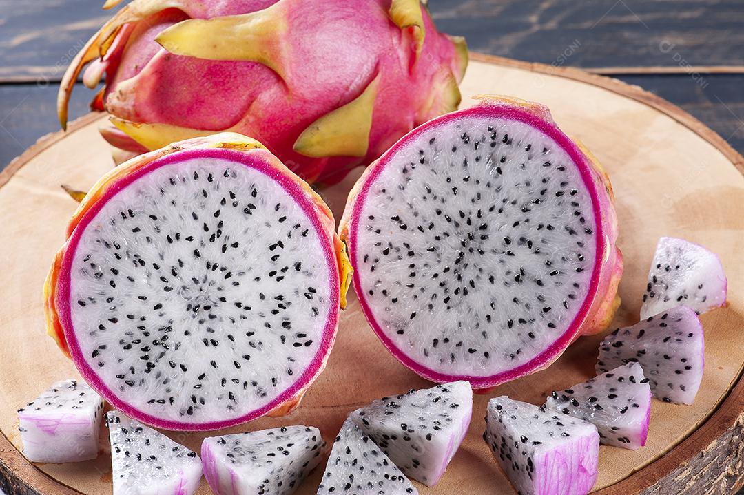 Pitaya, também conhecida como fruta de dragão JPG