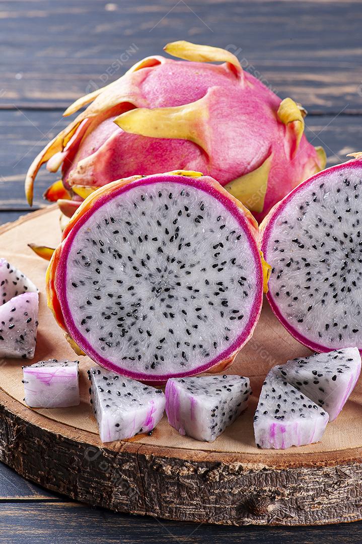 Pitaya, também conhecida como fruta de dragão JPG
