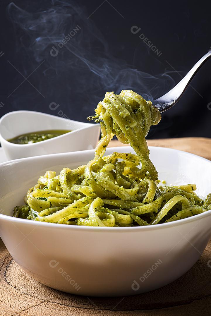 Macarrão Molho Pesto JPG