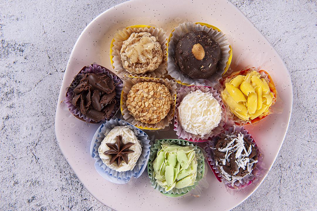 Brigadeiro. Doce típico brasileiro. Muitos tipos de brigadeiros JPG