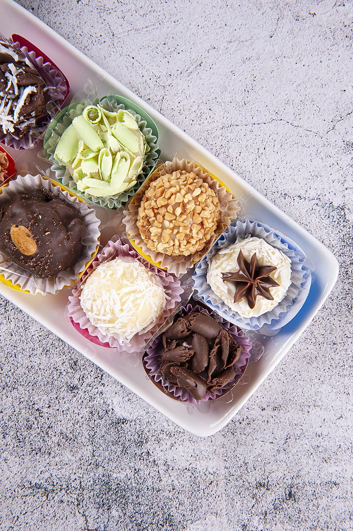 Brigadeiro. Doce típico brasileiro. Muitos tipos de brigadeiros JPG