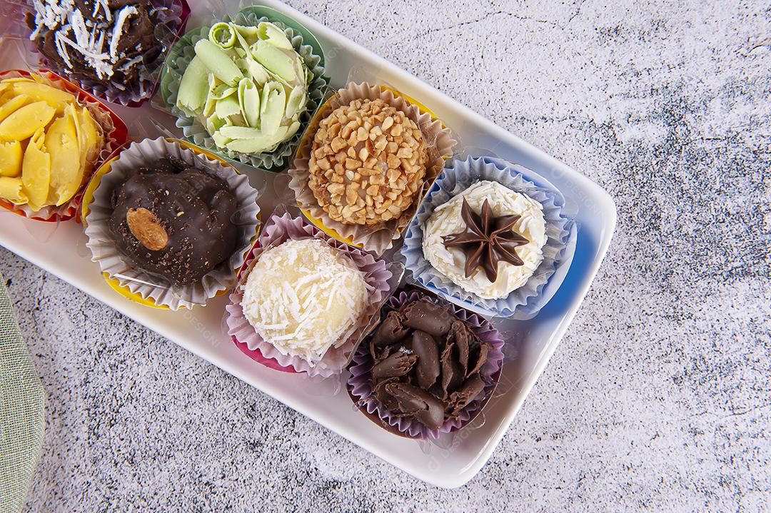 Brigadeiro. Doce típico brasileiro. Muitos tipos de brigadeiros JPG
