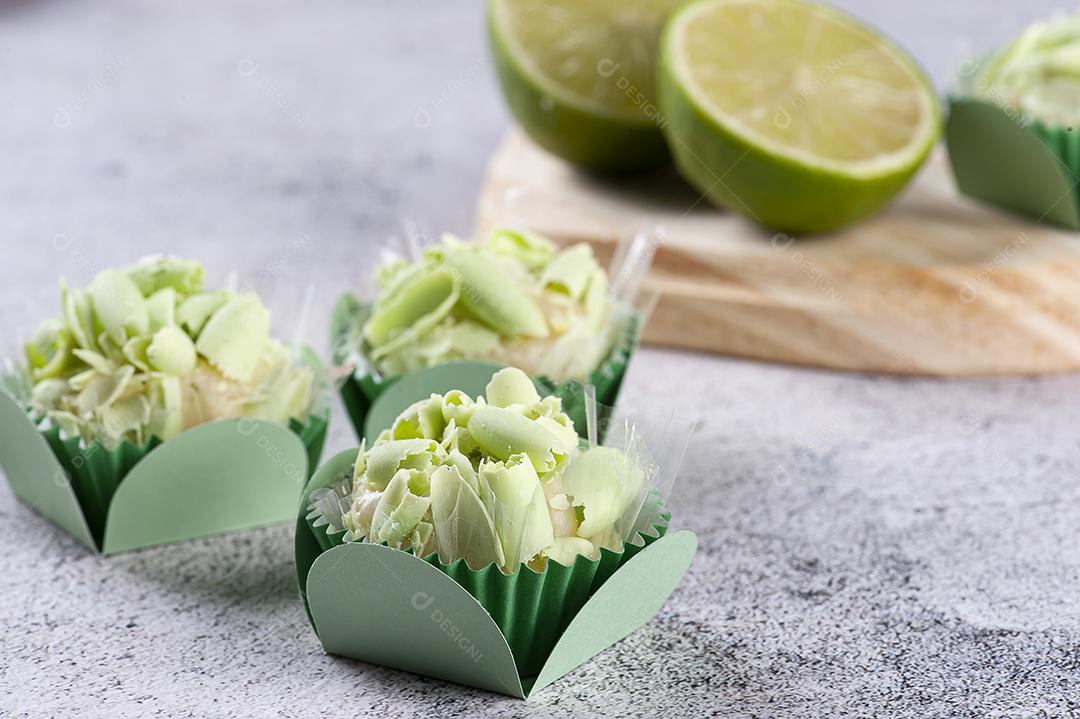 Brigadeiro Limão Gourmet. Doce típico brasileiro JPG